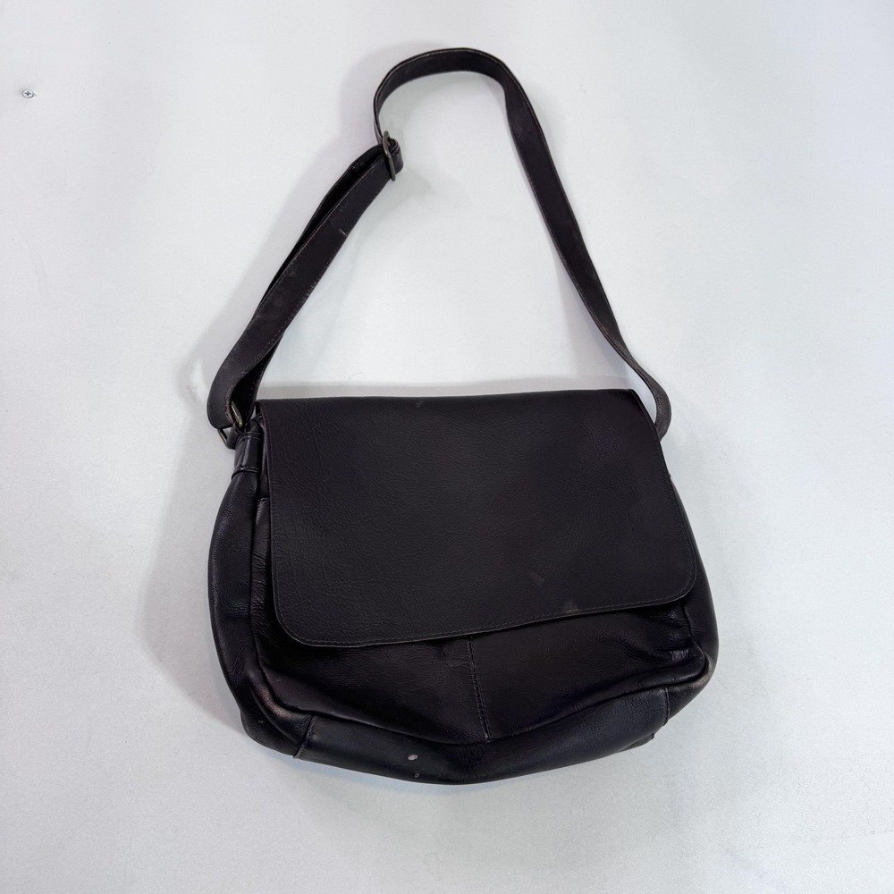 G.H. Bass & Co. Crossbody Bag Womens Medium Black Leather Flap Pocket Purse